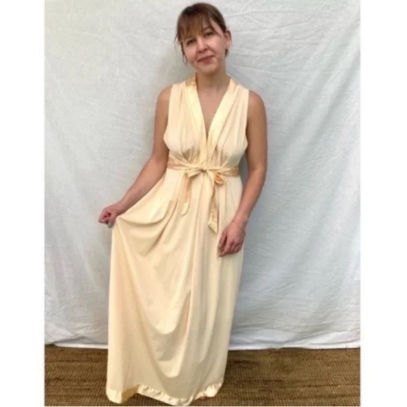 Beautiful Vintage golden yellow deep-V slip dress - Picture 8 of 16